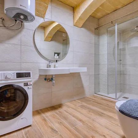 Charming, Modern Duplex In Center Jmba1-1 * Valeta